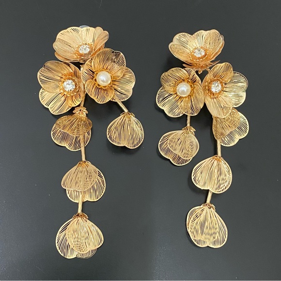 Unique Gold-tone Lightweight Cascading 3D Flower Statement Dangle Earrings 22g - Picture 3 of 14